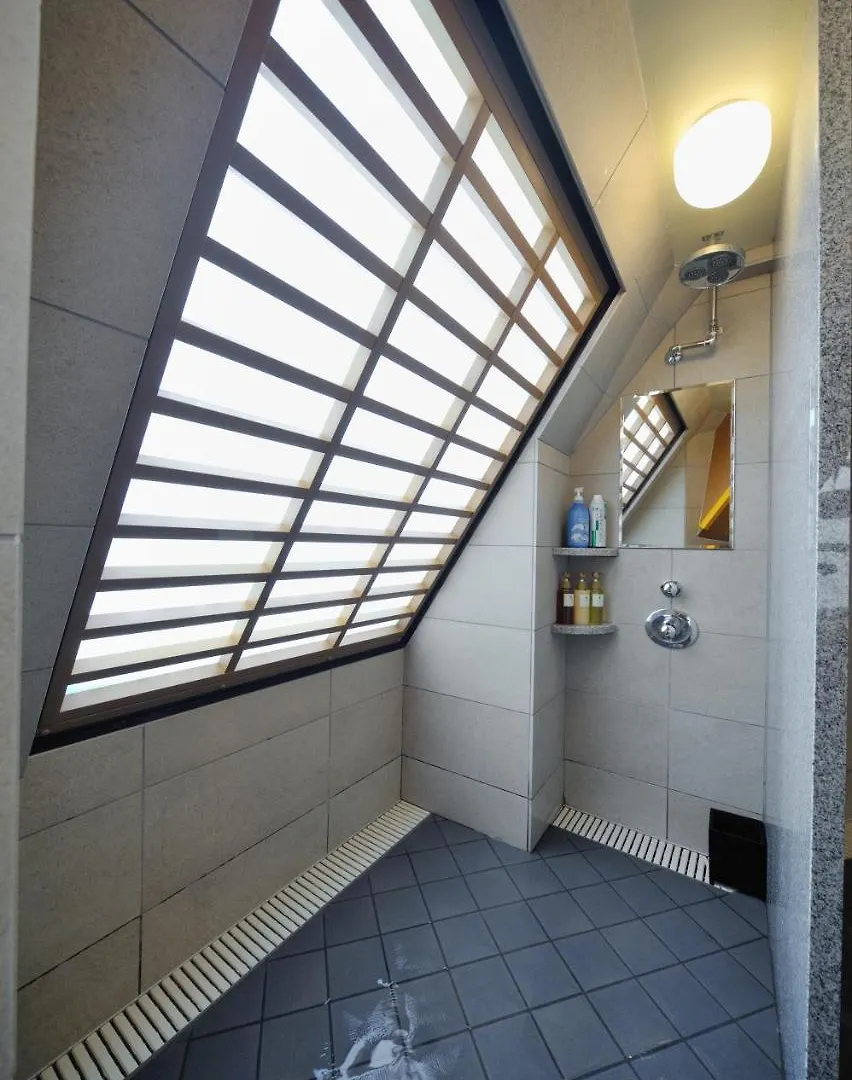 Capsule hotel Global Cabin Tokyo Gotanda