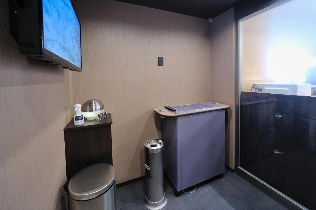 Capsule hotel Global Cabin Tokyo Gotanda