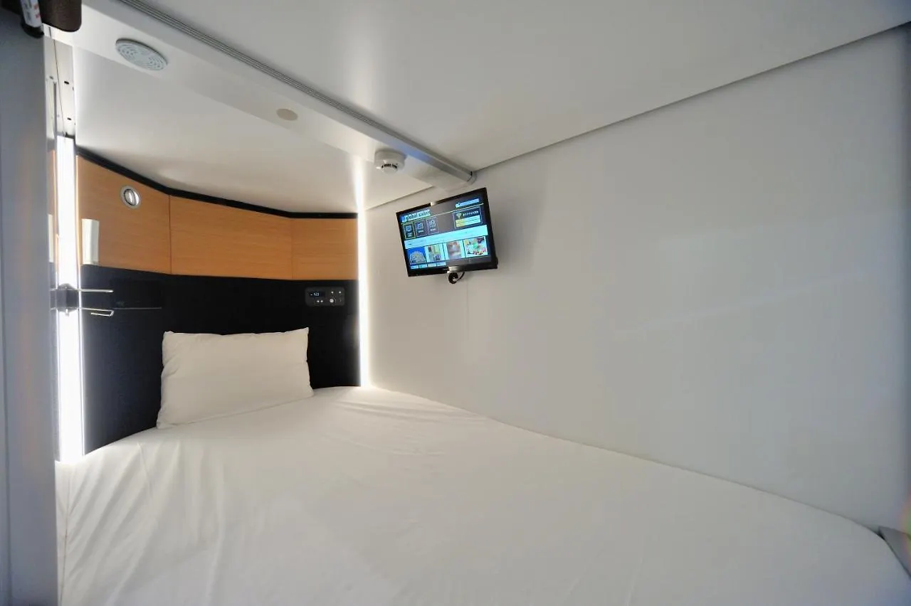 Global Cabin Tokyo Gotanda Capsule hotel