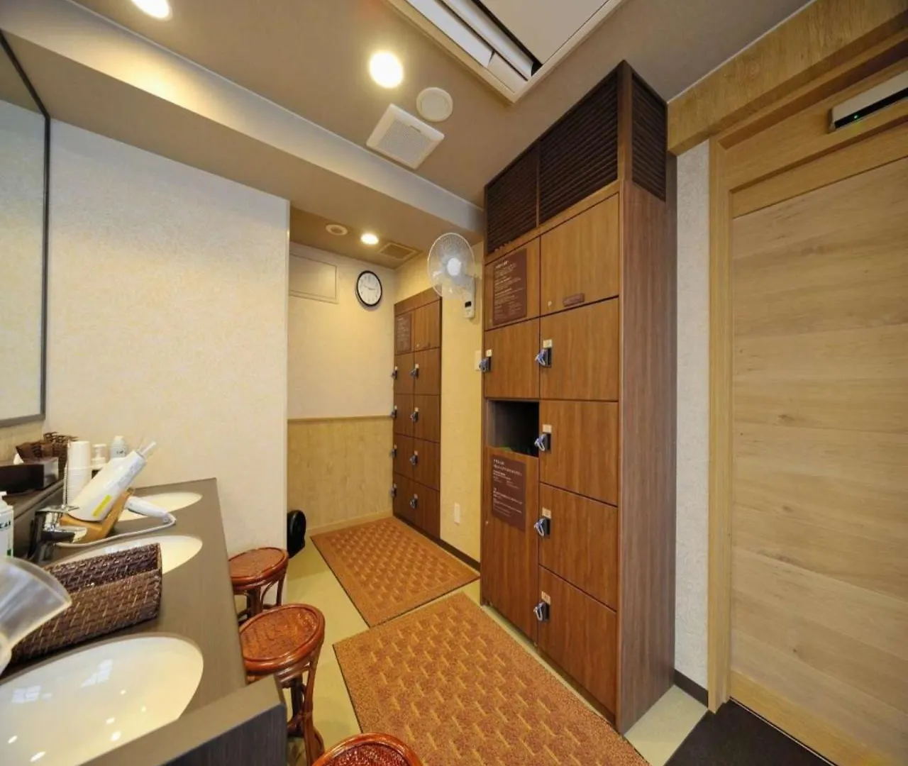 Global Cabin Tokyo Gotanda 2*,  Japan